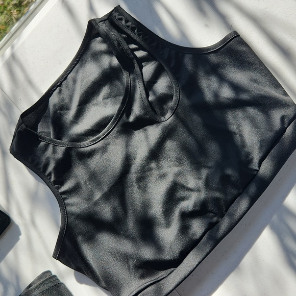 Skirt and crop top ☆ Medium ☆ Black ☆ Fun!  Pleated skirt ☆ Funky Top ☆ Cool 😎 - Picture 11 of 14